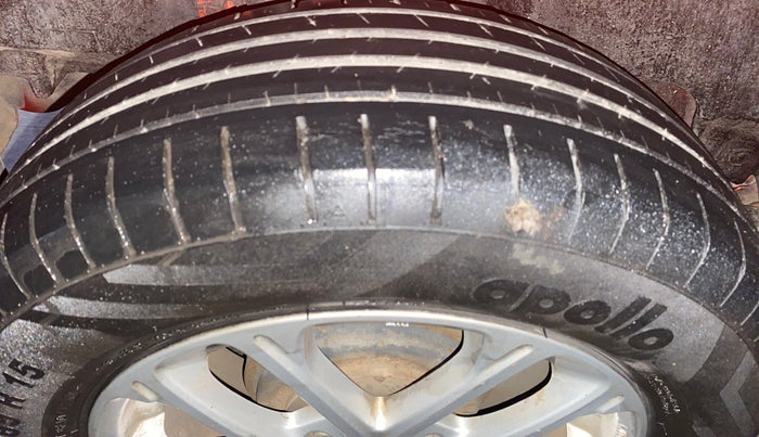 2019 Maruti Swift ZXI AMT, Petrol, Automatic, 60,014 km, Right Rear Tyre Tread