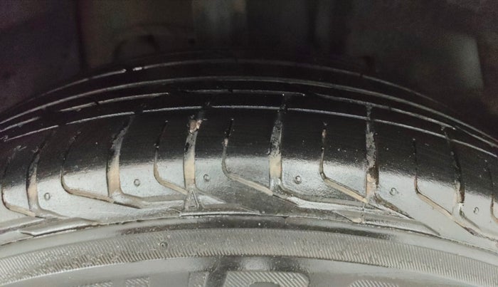 2022 Tata NEXON XZA PLUS (PREMIUM) KAZIRANGA PETROL, Petrol, Automatic, 52,830 km, Right Front Tyre Tread