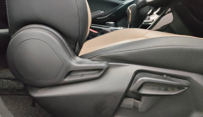 2022 Tata NEXON XZA PLUS (PREMIUM) KAZIRANGA PETROL, Petrol, Automatic, 52,830 km, Driver Side Adjustment Panel