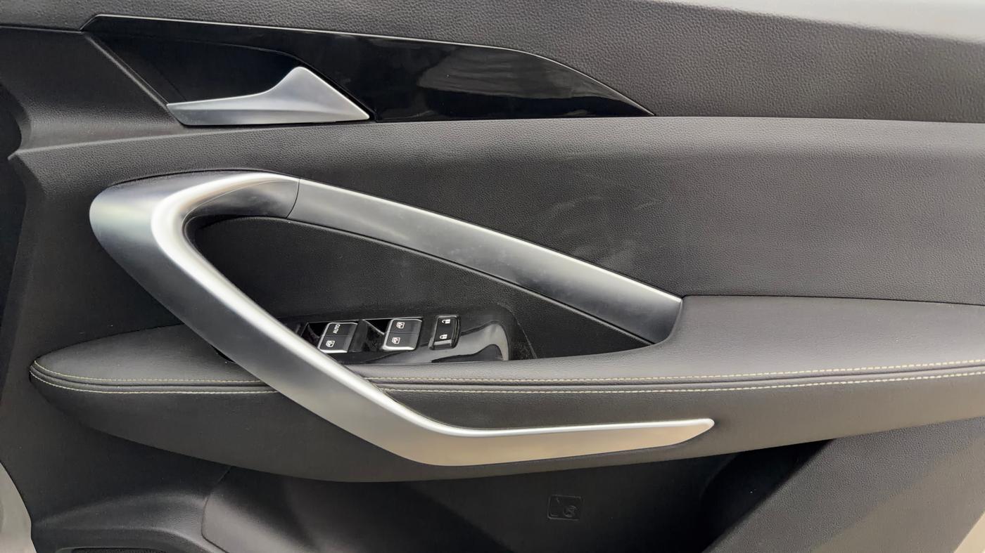 2019 MG HECTOR SMART HYBRID 1.5 PETROL, Petrol, Manual, 24,128 km, Driver Side Door Panels Control