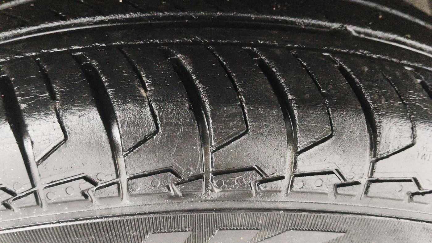 2021 Maruti Dzire VXI AMT, Petrol, Automatic, 26,953 km, Right Front Tyre Tread