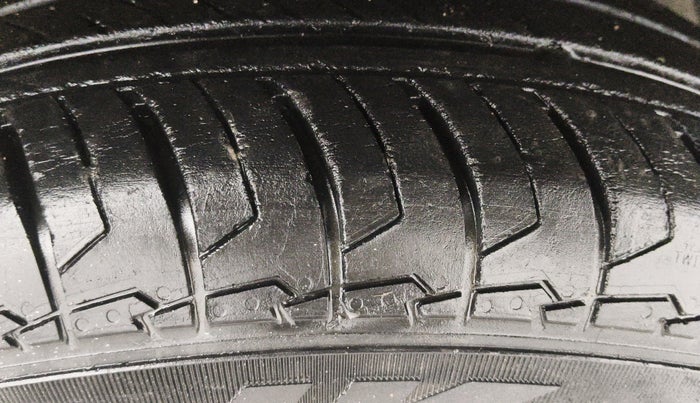 2021 Maruti Dzire VXI AMT, Petrol, Automatic, 26,953 km, Right Front Tyre Tread