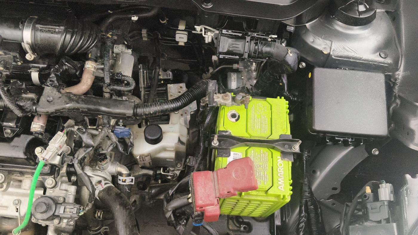 2021 Maruti Dzire VXI AMT, Petrol, Automatic, 26,953 km, Engine View - Left