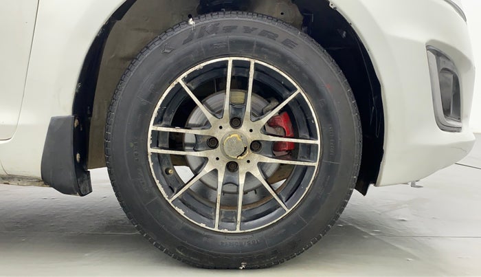 2013 Maruti Swift VXI D, Petrol, Manual, 51,595 km, Right Front Wheel