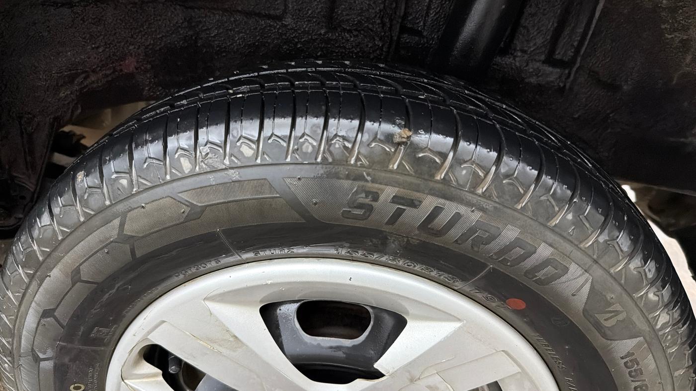 2017 Renault Kwid RXT 1.0 AMT, Petrol, Automatic, 59,033 km, Left Rear Tyre Tread