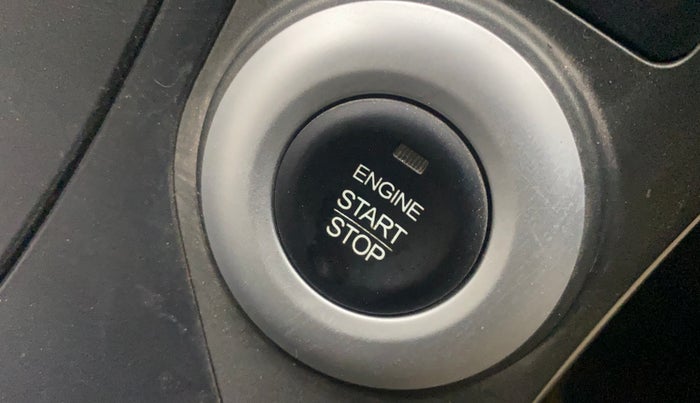 2016 Mahindra XUV500 W10 AT, Diesel, Automatic, 99,877 km, Keyless Start/ Stop Button