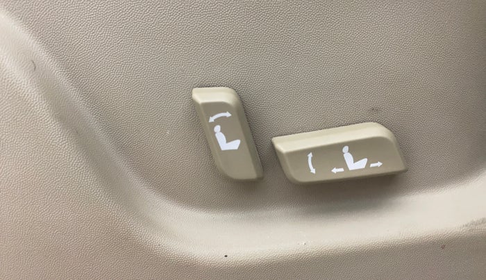 2016 Mahindra XUV500 W10 AT, Diesel, Automatic, 99,877 km, Driver Side Adjustment Panel