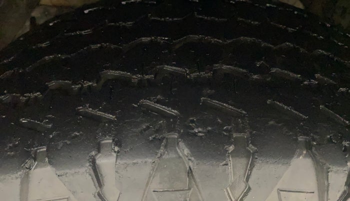 2016 Mahindra XUV500 W10 AT, Diesel, Automatic, 99,877 km, Left Front Tyre Tread