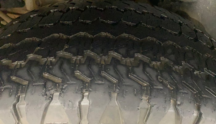 2016 Mahindra XUV500 W10 AT, Diesel, Automatic, 99,877 km, Right Rear Tyre Tread