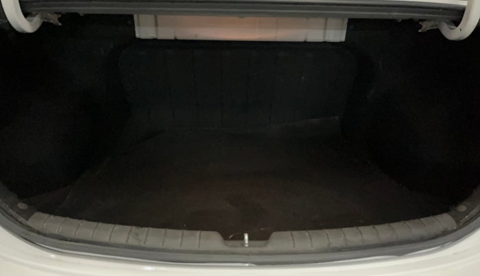 2018 Hyundai Verna 1.6 VTVT SX (O) AT, Petrol, Automatic, 90,449 km, Boot Inside