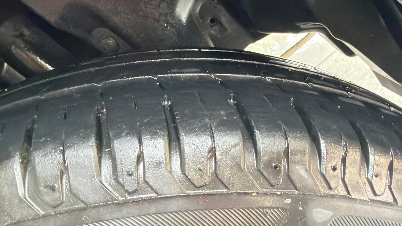 2016 Maruti Ertiga VXI CNG, CNG, Manual, 74,773 km, Left Rear Tyre Tread