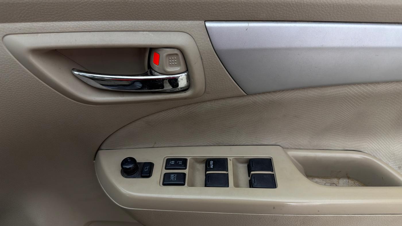 2016 Maruti Ertiga VXI CNG, CNG, Manual, 74,773 km, Driver Side Door Panels Control