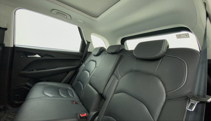 2020 MG HECTOR SHARP 1.5 DCT PETROL, Petrol, Automatic, 15,343 km, Right Side Rear Door Cabin