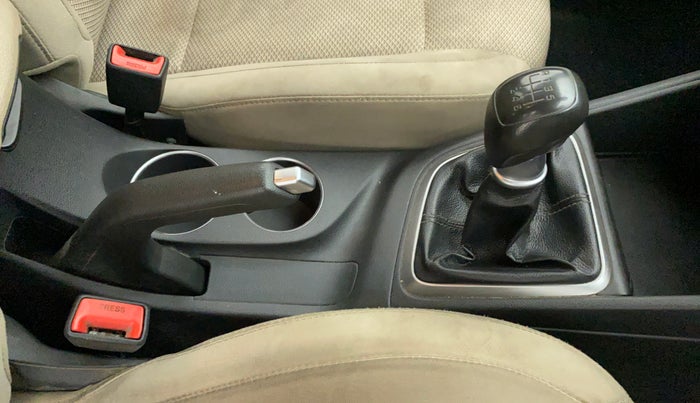 2021 Hyundai Verna E 1.5 PETROL, Petrol, Manual, 33,832 km, Gear Lever