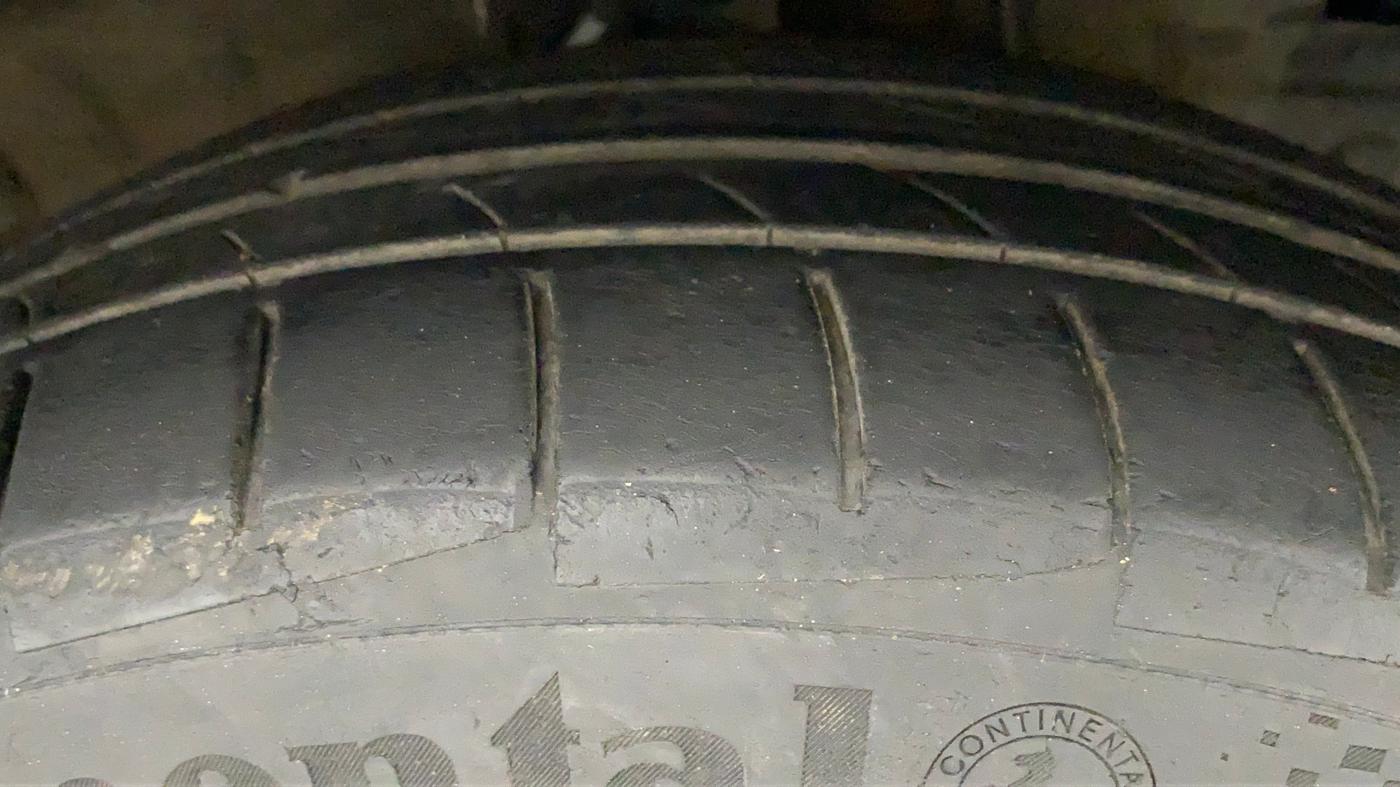 2021 Hyundai Verna E 1.5 PETROL, Petrol, Manual, 33,832 km, Right Front Tyre Tread
