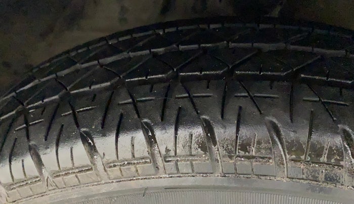 2013 Maruti Alto 800 LXI, Petrol, Manual, 77,441 km, Right Front Tyre Tread