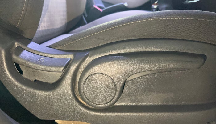 2018 Hyundai Elite i20 ASTA 1.2 (O), Petrol, Manual, 47,030 km, Driver Side Adjustment Panel