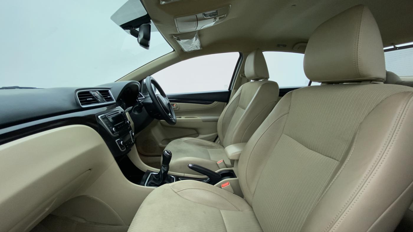 2017 Maruti Ciaz ZETA 1.4 VVT, Petrol, Manual, 24,167 km, Right Side Front Door Cabin