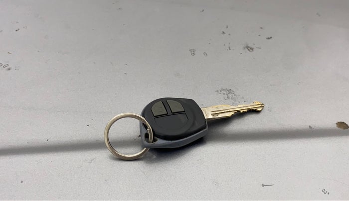 2013 Maruti Wagon R Stingray VXI, Petrol, Manual, 1,04,831 km, Lock system - Dork lock functional only from remote key