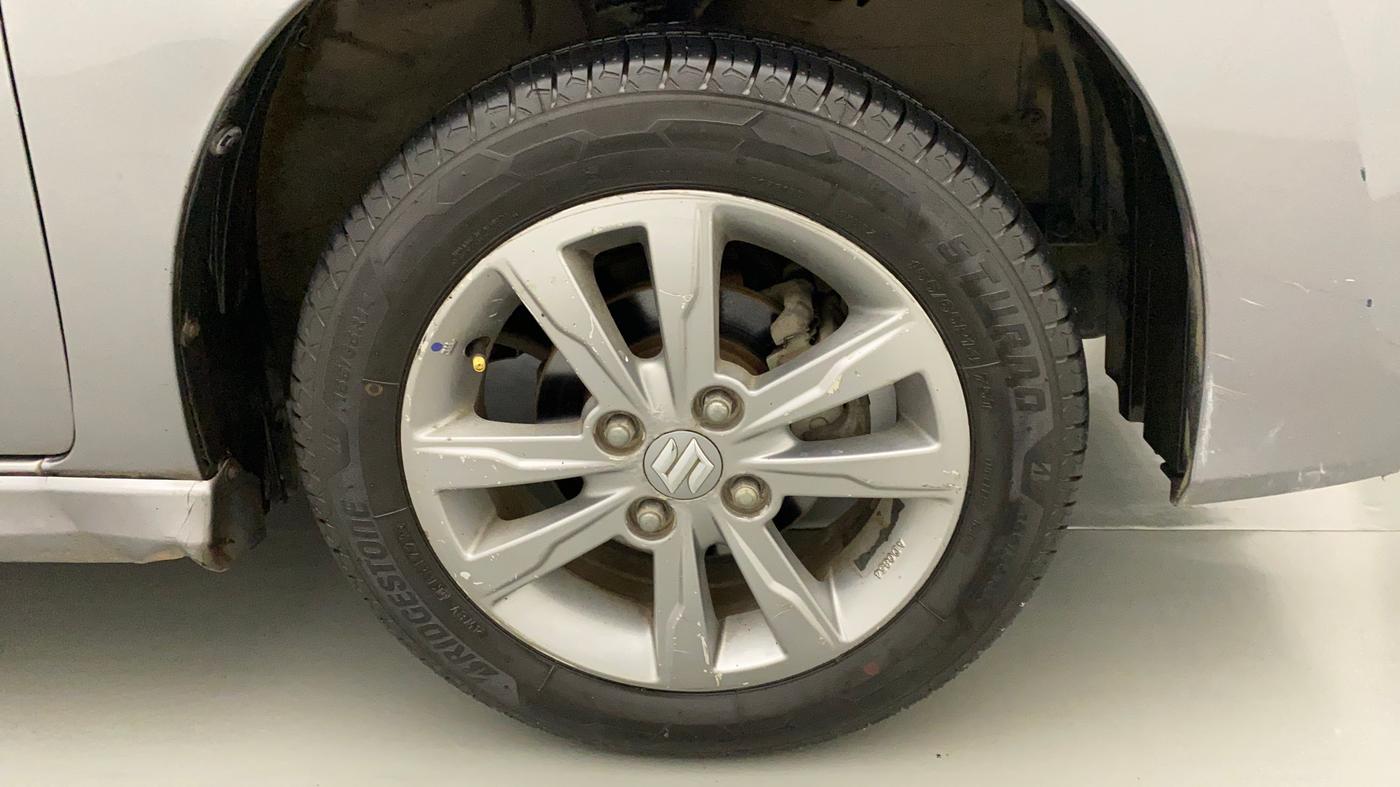 2013 Maruti Wagon R Stingray VXI, Petrol, Manual, 1,04,831 km, Right Front Wheel