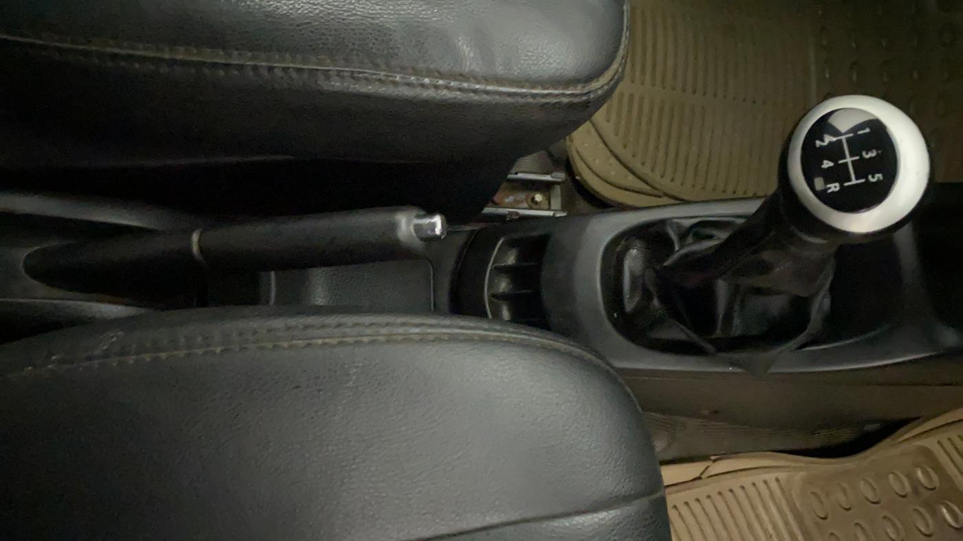 2013 Maruti Wagon R Stingray VXI, Petrol, Manual, 1,04,831 km, Gear Lever