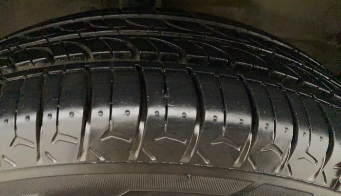2013 Maruti Wagon R Stingray VXI, Petrol, Manual, 1,04,831 km, Left Rear Tyre Tread
