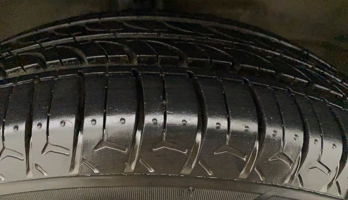 2013 Maruti Wagon R Stingray VXI, Petrol, Manual, 1,04,831 km, Right Front Tyre Tread