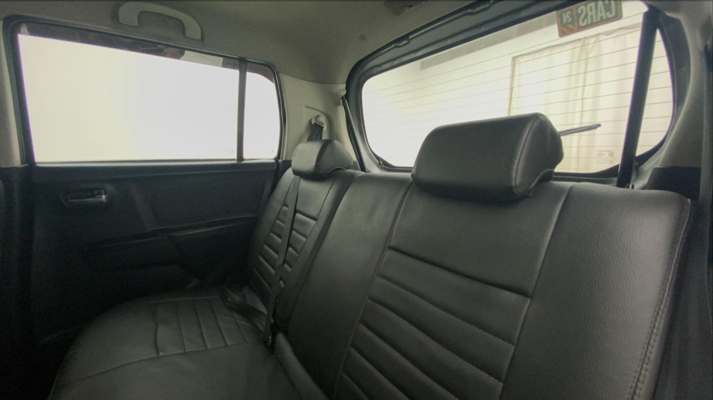 2013 Maruti Wagon R Stingray VXI, Petrol, Manual, 1,04,831 km, Right Side Rear Door Cabin