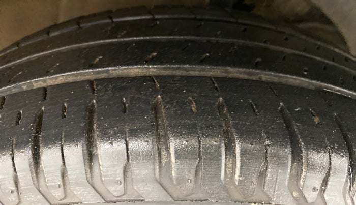 2020 Maruti Dzire ZXI, Petrol, Manual, 26,207 km, Right Front Tyre Tread