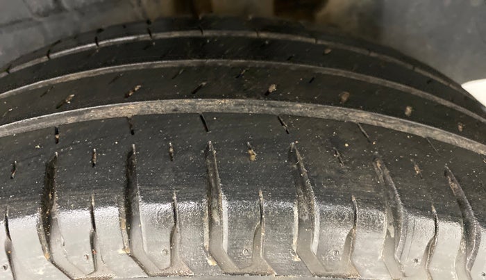2020 Maruti Dzire ZXI, Petrol, Manual, 26,207 km, Left Rear Tyre Tread