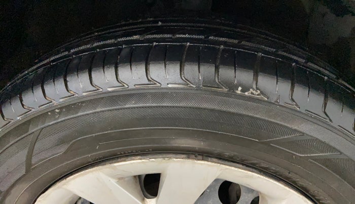 2013 Hyundai Grand i10 MAGNA 1.2 KAPPA VTVT, Petrol, Manual, 71,804 km, Right Front Tyre Tread
