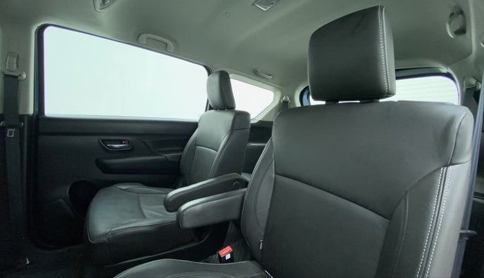 2020 Maruti XL6 ALPHA AT SHVS, Petrol, Automatic, 27,780 km, Right Side Door Cabin View