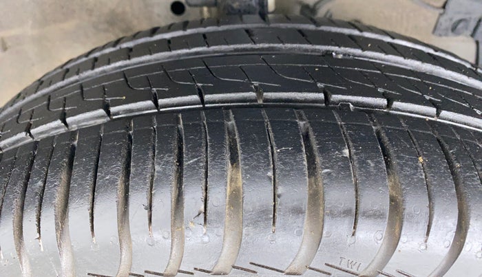 2014 Maruti Swift Dzire ZDI, Diesel, Manual, 76,932 km, Right Front Tyre Tread