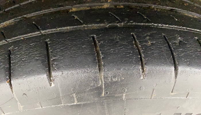 2017 Hyundai Creta E PLUS 1.6 PETROL, Petrol, Manual, 1,00,629 km, Left Front Tyre Tread