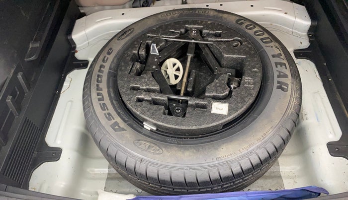 2017 Hyundai Creta E PLUS 1.6 PETROL, Petrol, Manual, 1,00,629 km, Spare Tyre