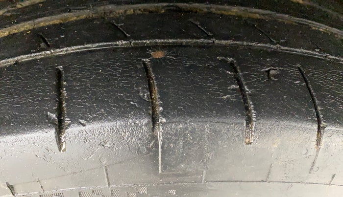 2017 Hyundai Creta E PLUS 1.6 PETROL, Petrol, Manual, 1,00,629 km, Right Front Tyre Tread