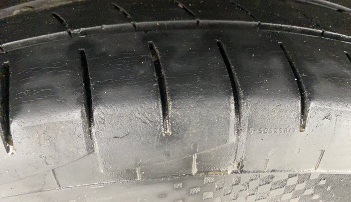 2017 Hyundai Creta E PLUS 1.6 PETROL, Petrol, Manual, 1,00,629 km, Right Rear Tyre Tread