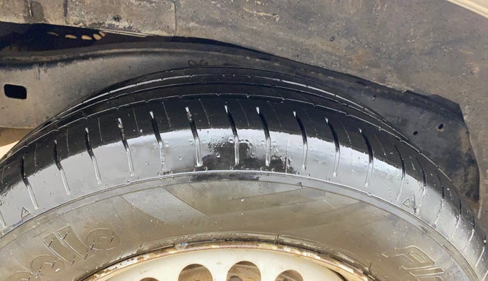 2014 Toyota Innova 2.5 GX 8 STR, Diesel, Manual, 73,319 km, Right Rear Tyre Tread