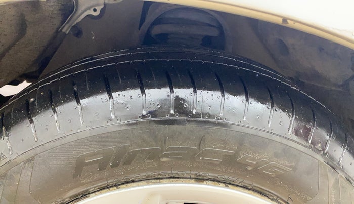 2014 Toyota Innova 2.5 GX 8 STR, Diesel, Manual, 73,319 km, Right Front Tyre Tread