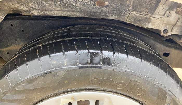 2014 Toyota Innova 2.5 GX 8 STR, Diesel, Manual, 73,319 km, Left Rear Tyre Tread