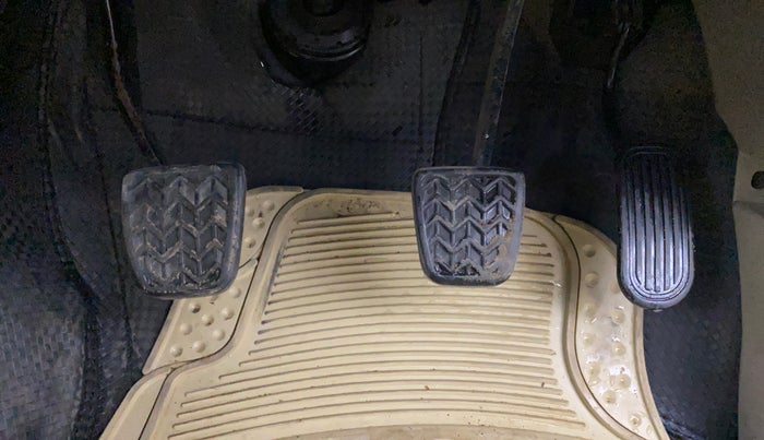 2014 Toyota Innova 2.5 GX 8 STR, Diesel, Manual, 73,319 km, Pedals