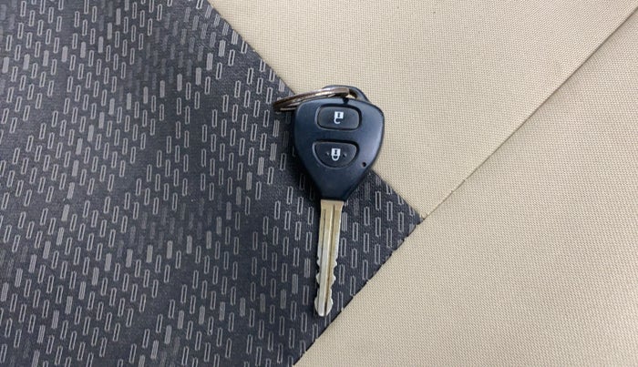 2014 Toyota Innova 2.5 GX 8 STR, Diesel, Manual, 73,319 km, Key Close Up