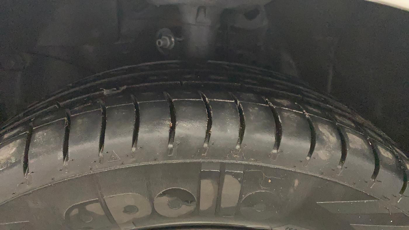 2014 Honda Brio S MT, Petrol, Manual, 73,483 km, Left Front Tyre Tread