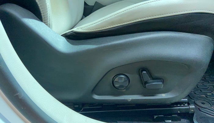 2021 Jeep Compass LIMITED (O) 2.0 DIESEL 4X4 AT, Diesel, Automatic, 1,09,401 km, Driver Side Adjustment Panel