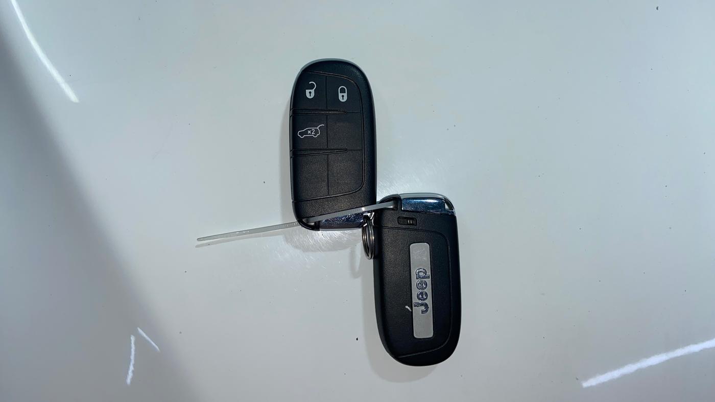 2021 Jeep Compass LIMITED (O) 2.0 DIESEL 4X4 AT, Diesel, Automatic, 1,09,401 km, Key Close Up