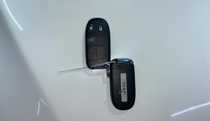 2021 Jeep Compass LIMITED (O) 2.0 DIESEL 4X4 AT, Diesel, Automatic, 1,09,401 km, Key Close Up