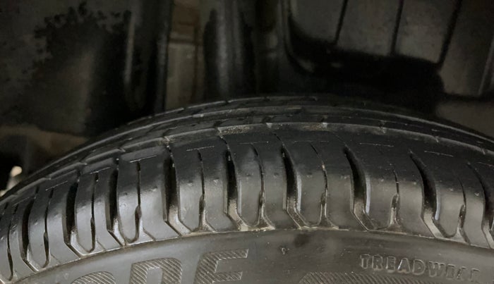 2020 Maruti Swift VXI, Petrol, Manual, 94,422 km, Right Rear Tyre Tread