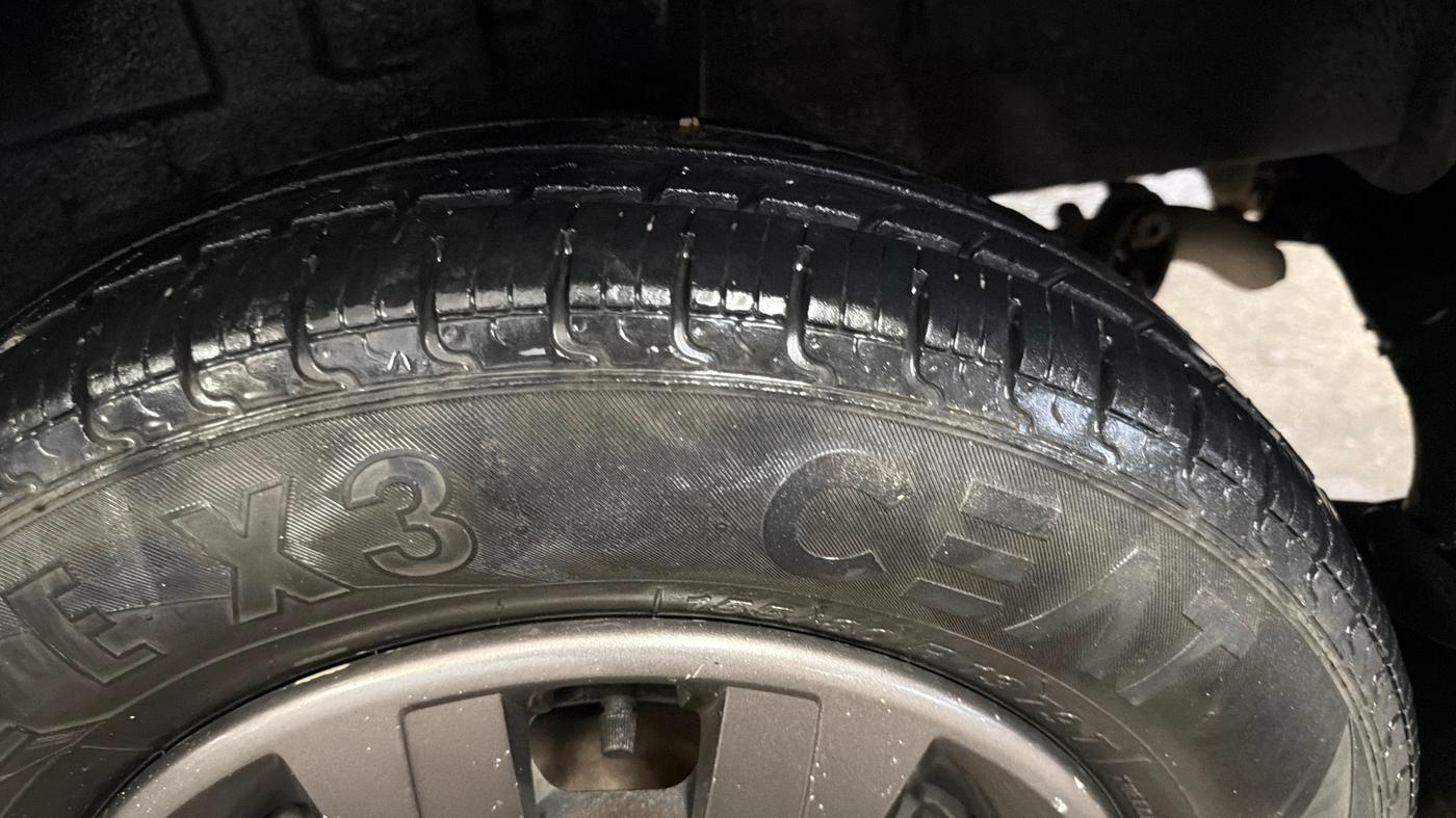 2016 Renault Kwid RXT 1.0, Petrol, Manual, 1,09,586 km, Left Rear Tyre Tread