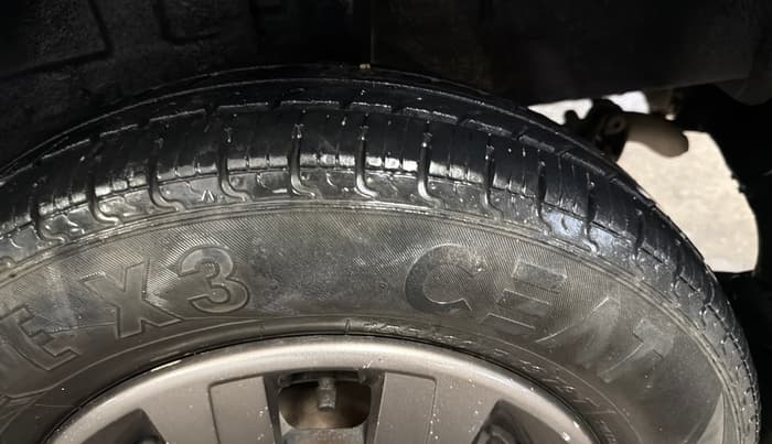 2016 Renault Kwid RXT 1.0, Petrol, Manual, 1,09,586 km, Left Rear Tyre Tread