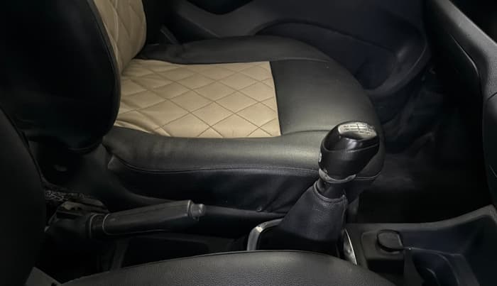 2016 Renault Kwid RXT 1.0, Petrol, Manual, 1,09,586 km, Gear Lever
